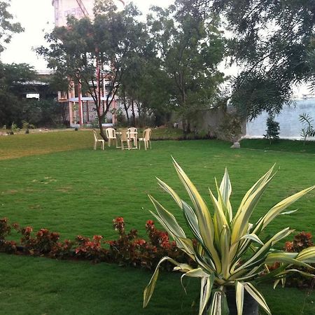 Oyster Airport Hotel Haydarabad Dış mekan fotoğraf