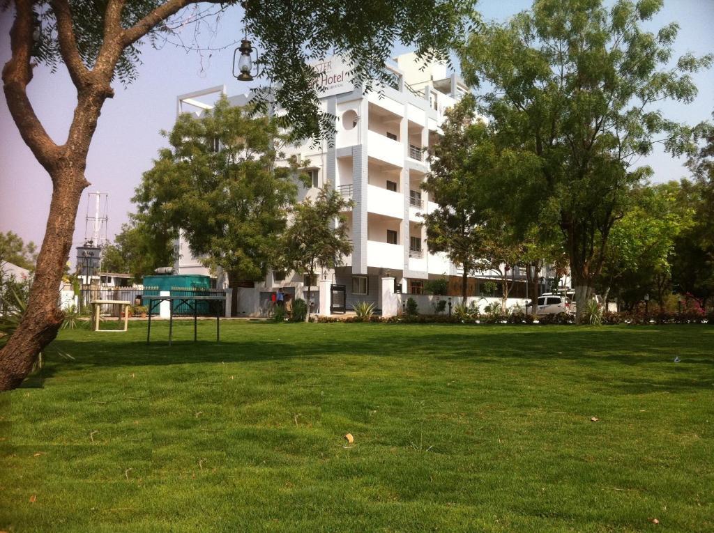 Oyster Airport Hotel Haydarabad Oda fotoğraf
